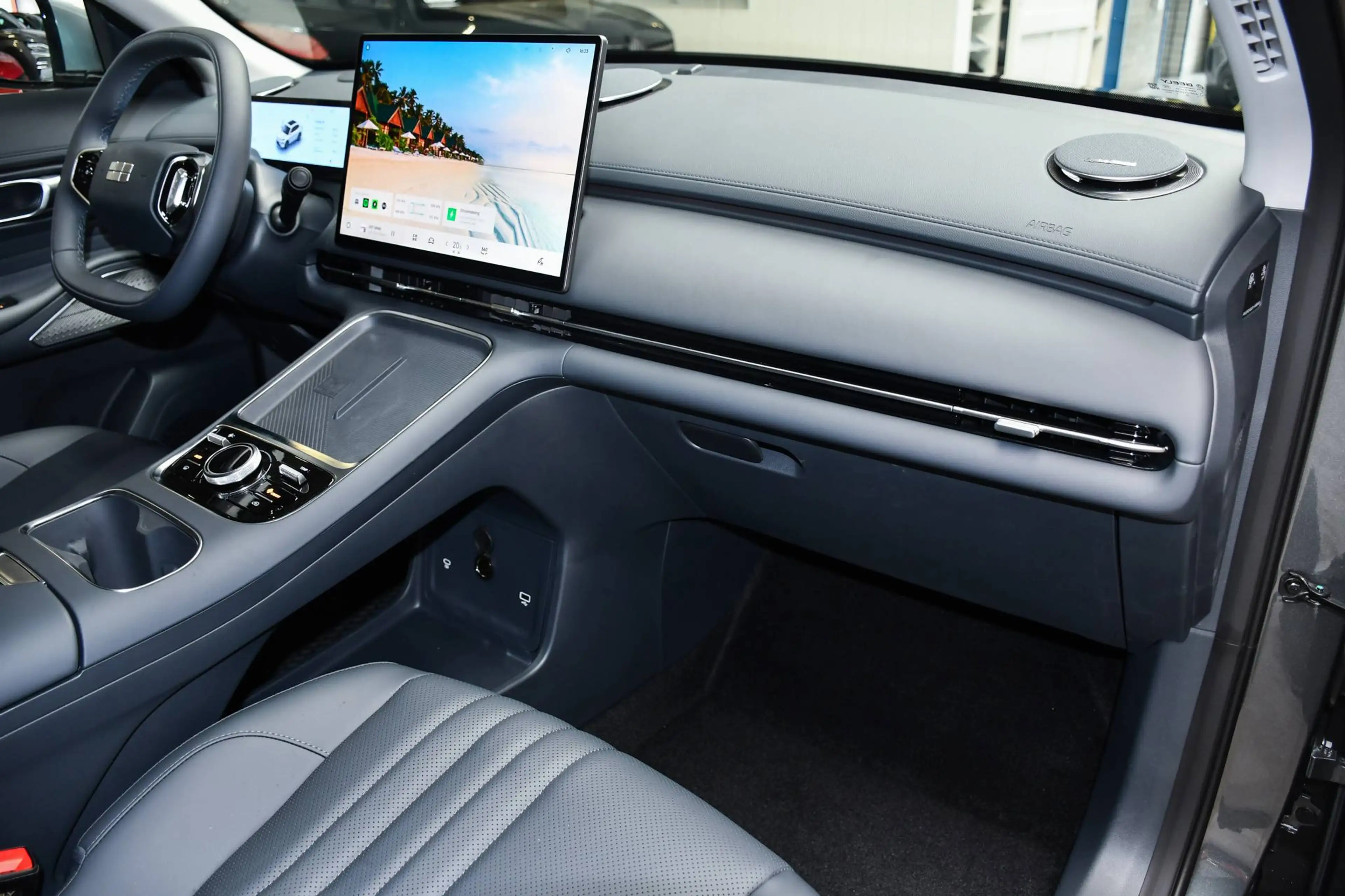 Geely Starray EM-i Pro+ 18,4 kWh NIEUW - NAVIGATIE / OPEN PANO-DAK / LEDER / CAMERA / ACC / BLIS / PDC — photo 8