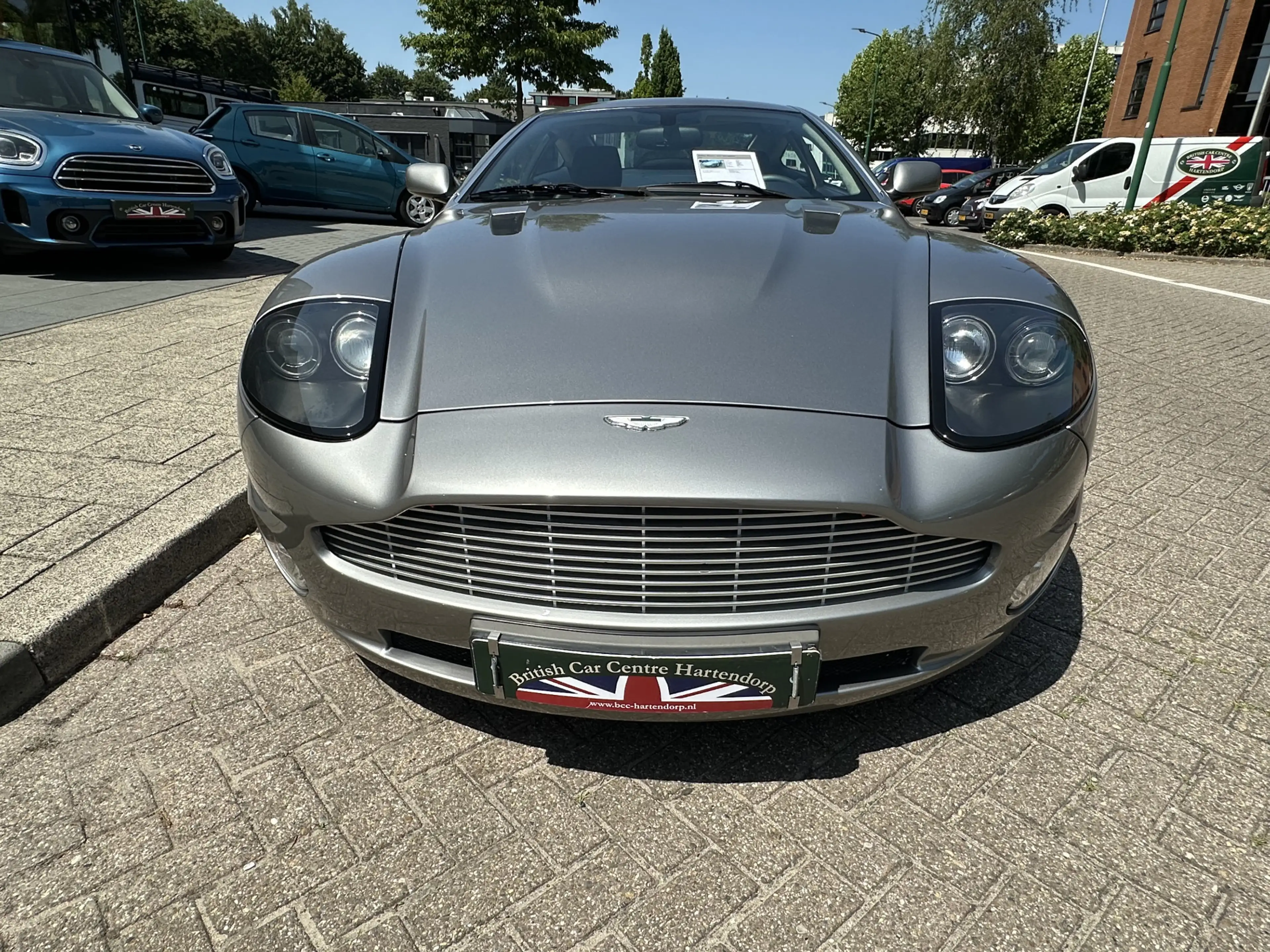 Aston Martin Vanquish V12 5.9 — photo 10