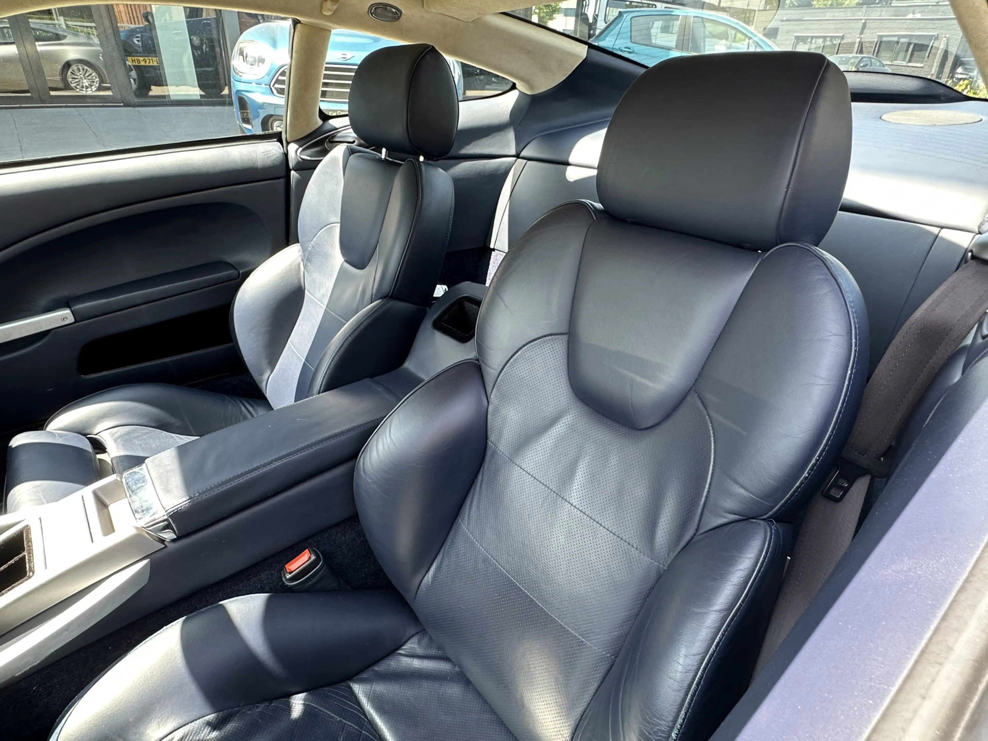 Aston Martin Vanquish V12 5.9 — photo 7