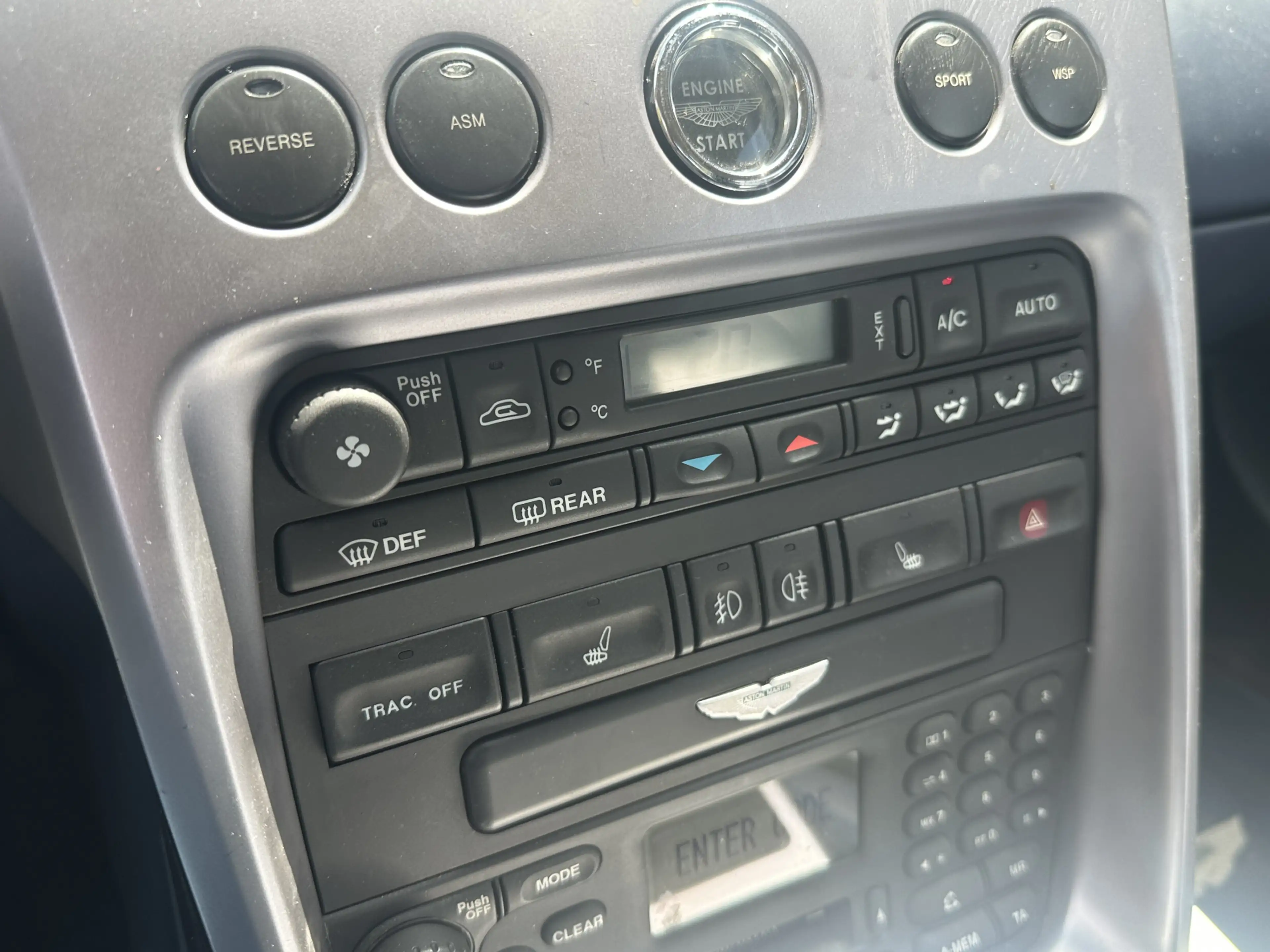 Aston Martin Vanquish V12 5.9 — photo 13