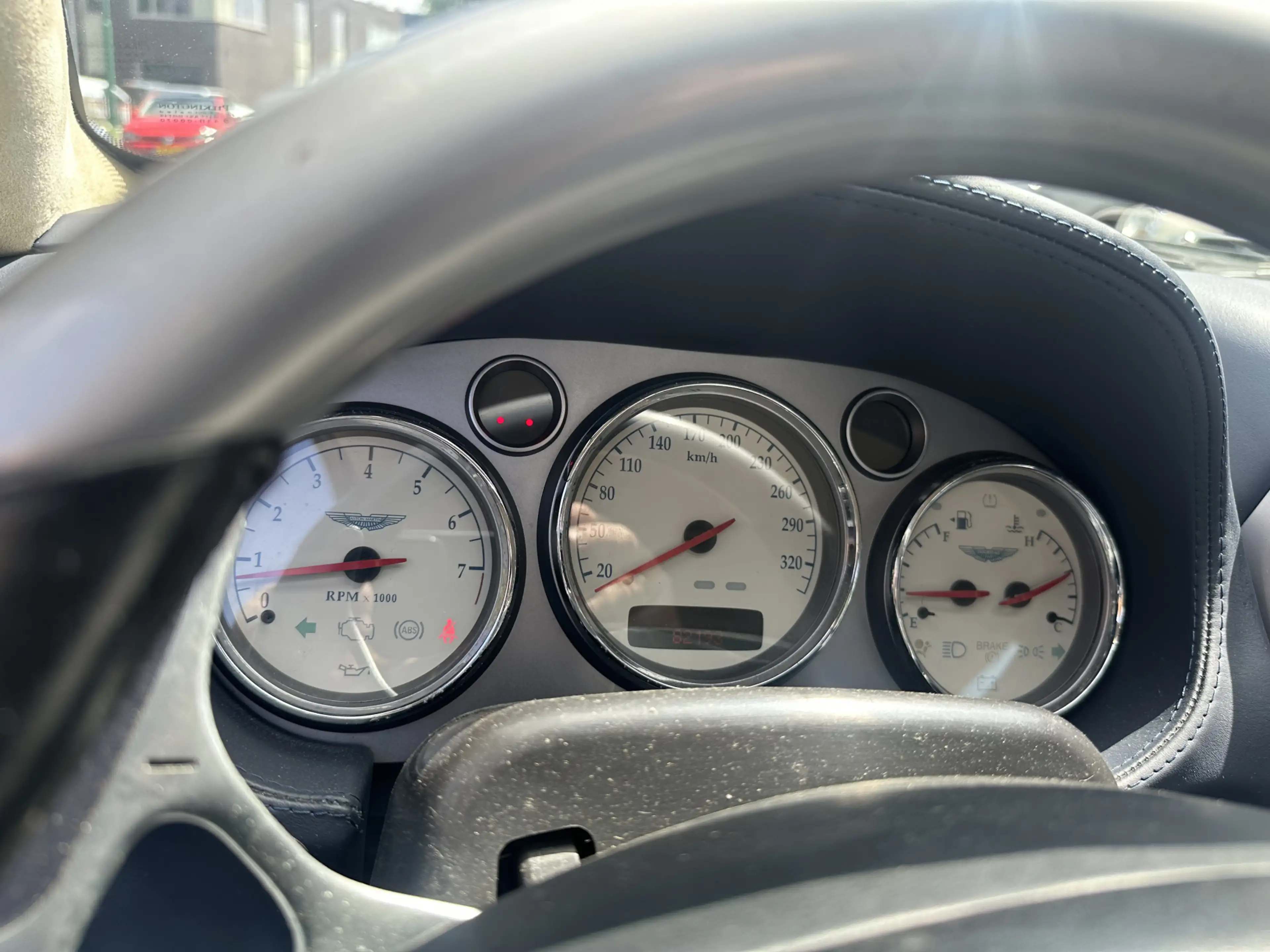 Aston Martin Vanquish V12 5.9 — photo 5