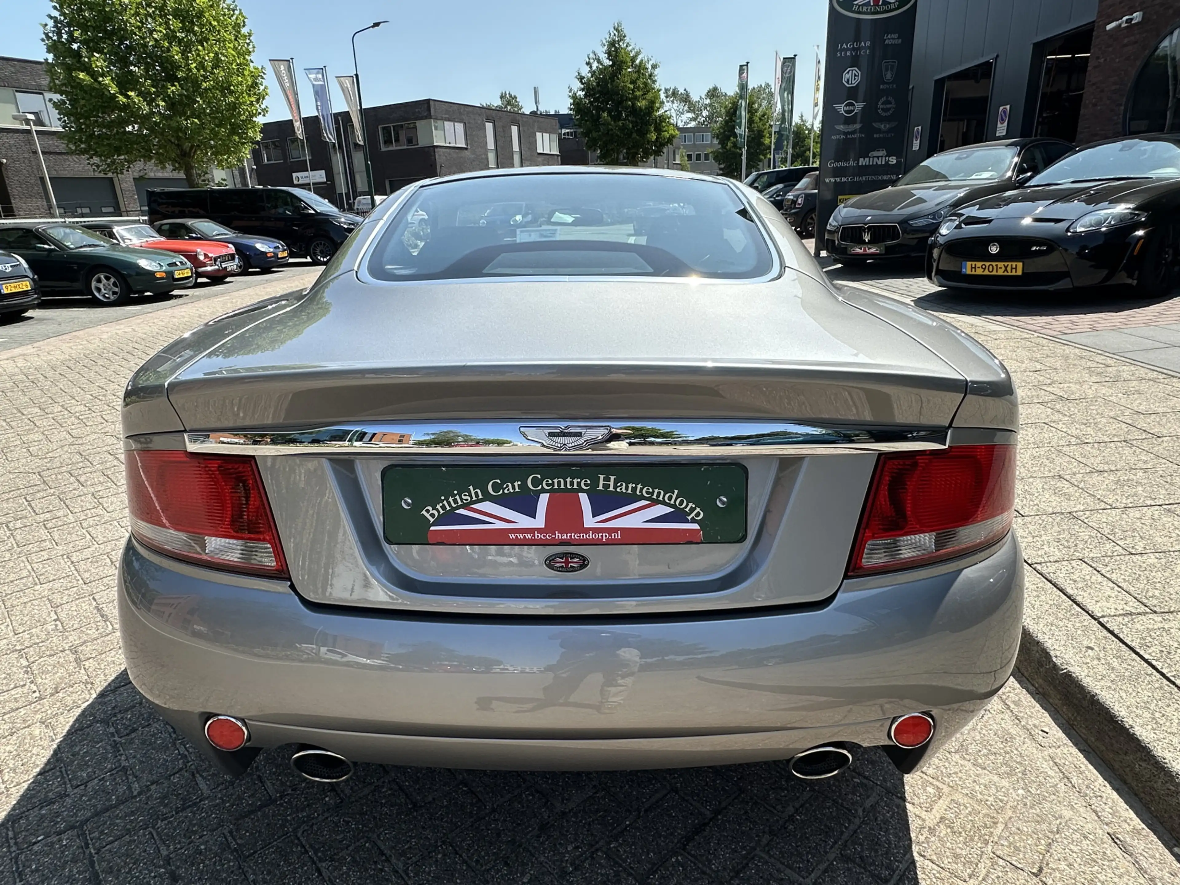 Aston Martin Vanquish V12 5.9 — photo 14