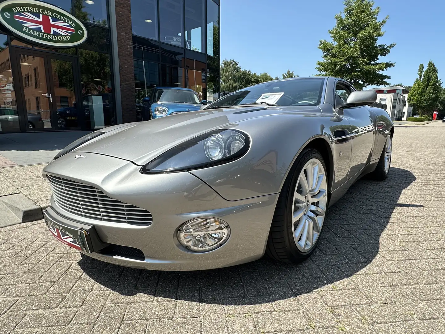 Aston Martin Vanquish V12 5.9 Grijs - 1
