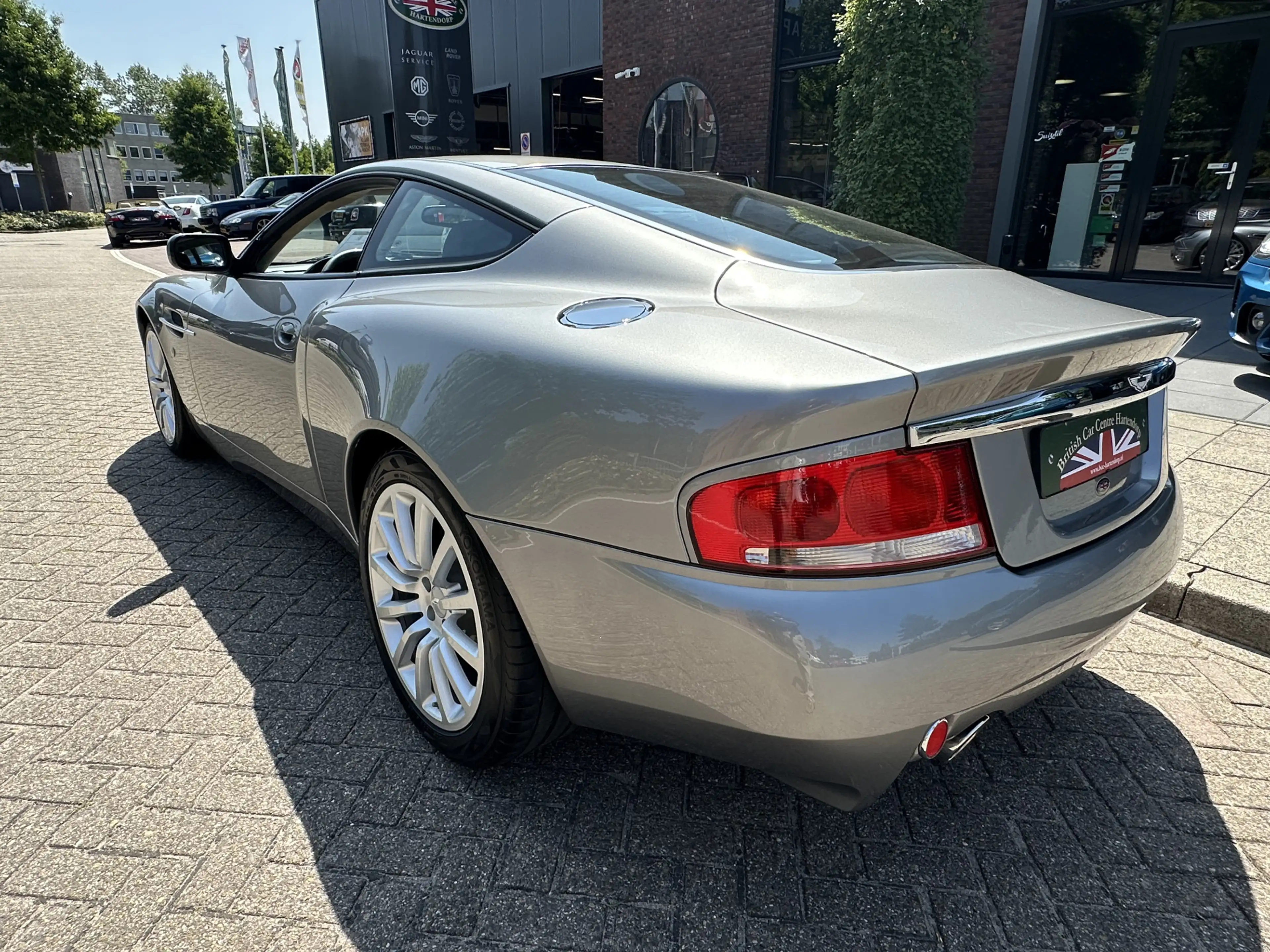 Aston Martin Vanquish V12 5.9 — photo 6