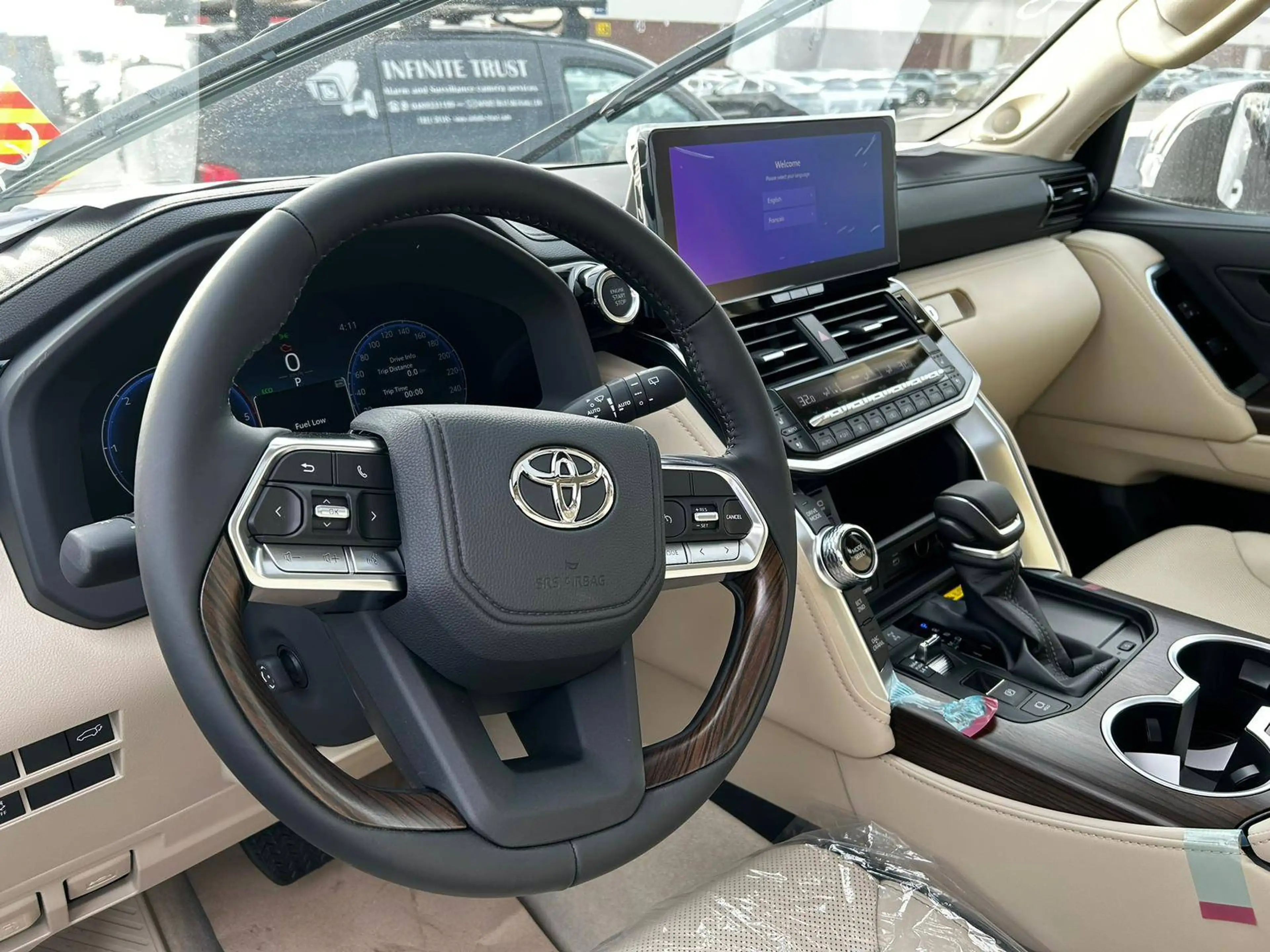Toyota Land Cruiser [EXPORT] LC300 VX TWIN TURBO — photo 6