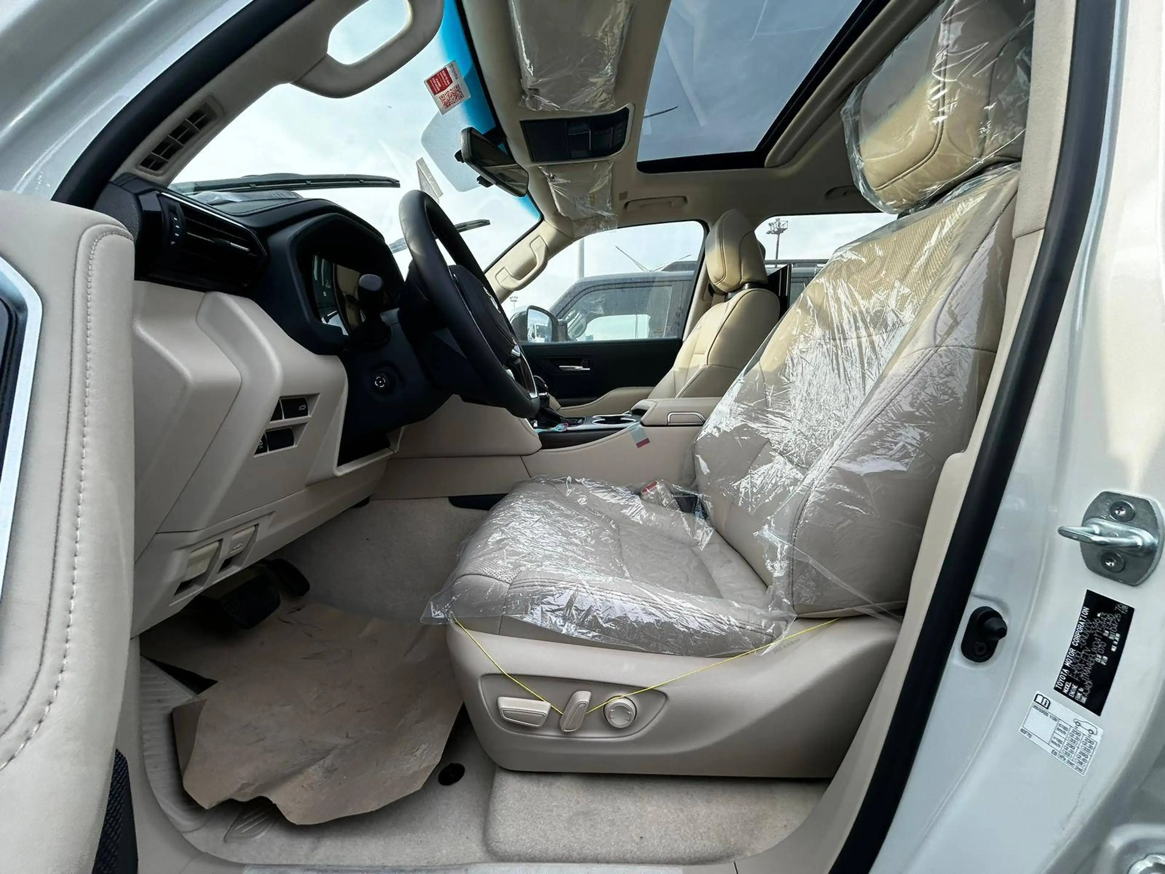Toyota Land Cruiser [EXPORT] LC300 VX TWIN TURBO — photo 11