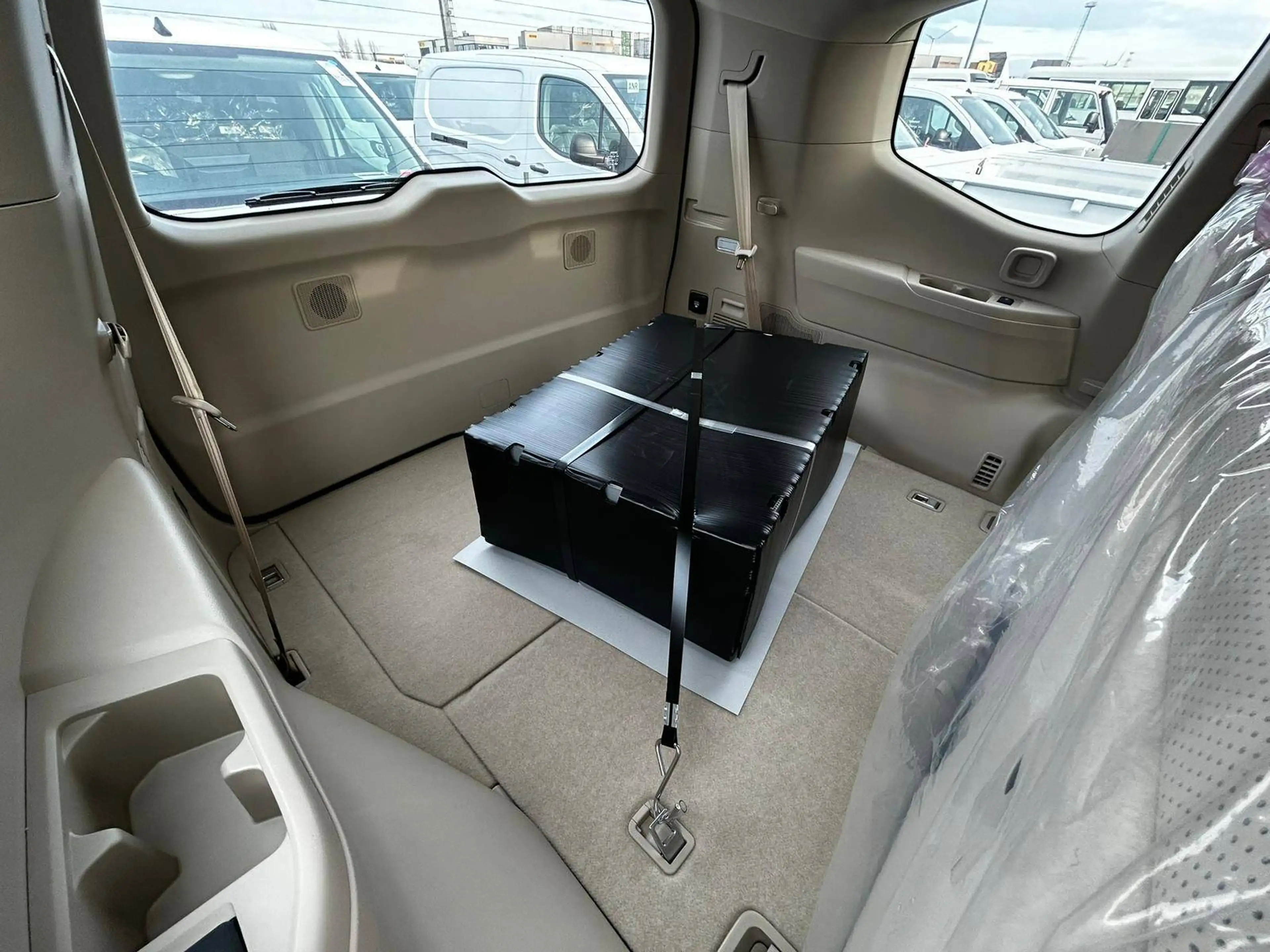 Toyota Land Cruiser [EXPORT] LC300 VX TWIN TURBO — photo 8