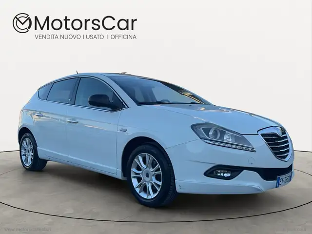 Lancia Delta 1.6 MJT 105 CV Silver
