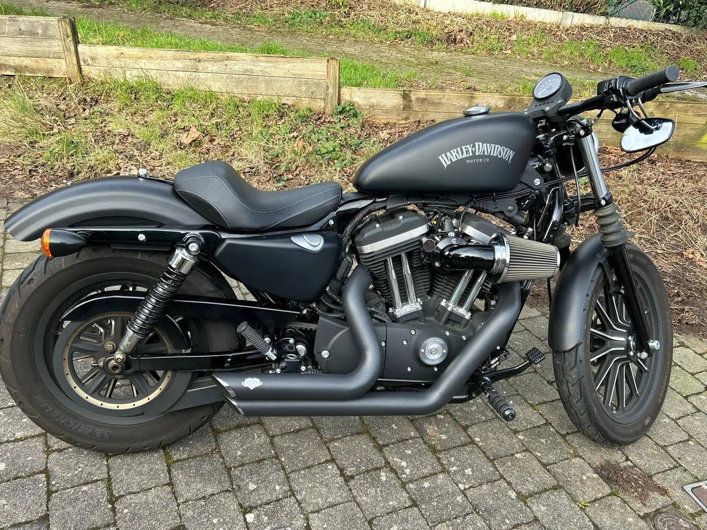 Harley-Davidson Sportster 883 Vance and vibes crna - 1