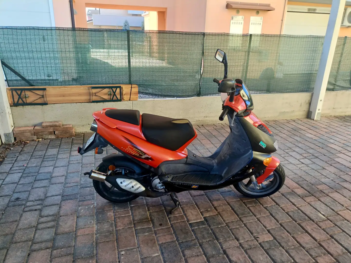 Aprilia SR 50 Oranje - 1