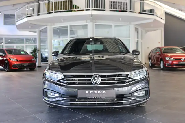 Volkswagen Passat view 2