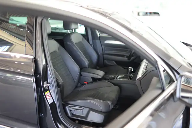 Volkswagen Passat view 12