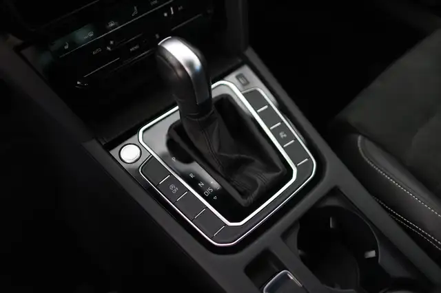 Volkswagen Passat view 14