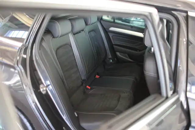 Volkswagen Passat view 13