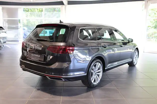 Volkswagen Passat view 6