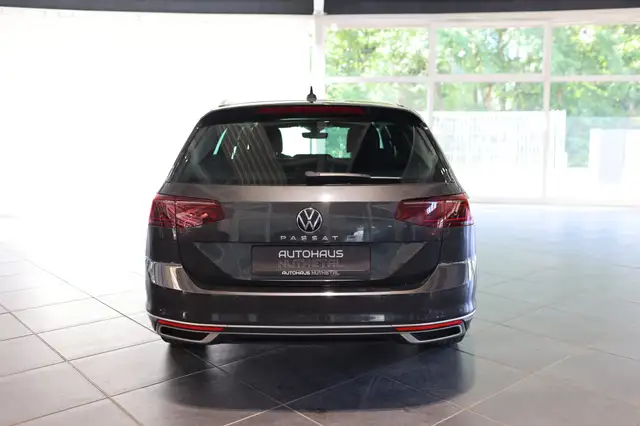 Volkswagen Passat view 5
