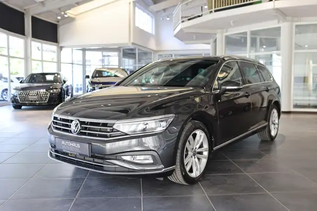 Volkswagen Passat view 3