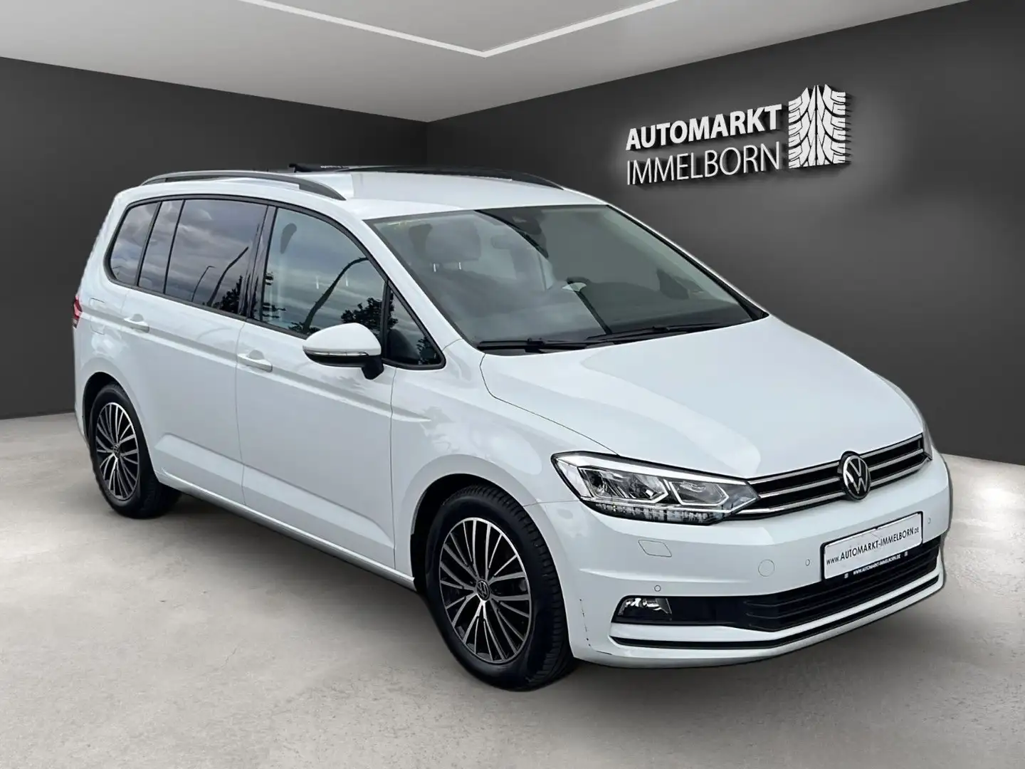 Volkswagen Touran Comfortline7Sitz*AHK*STHZG*Kamera*Sound Weiß - 2