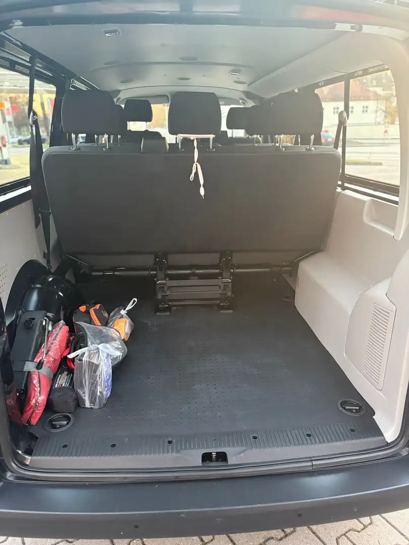 Volkswagen T6 Kombi Kombi lang Schwarz - 2