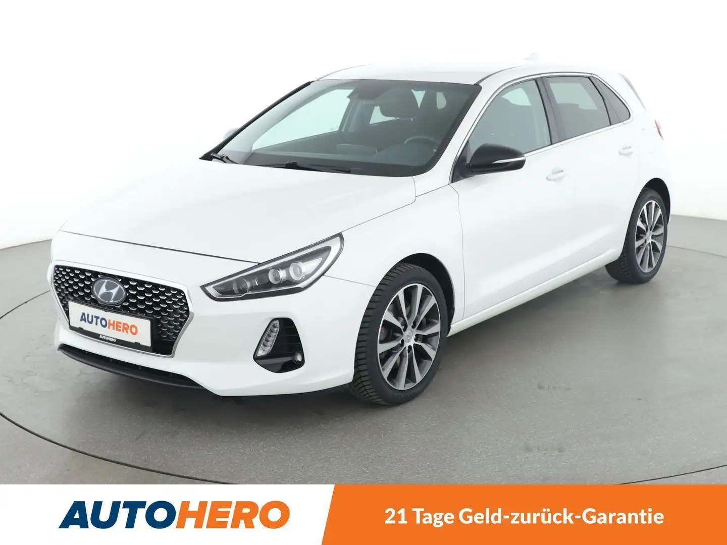 Hyundai i30 1.0 TGDI Intro*NAVI*LED*CAM*SPUR*PDC*SHZ* Weiß - 1