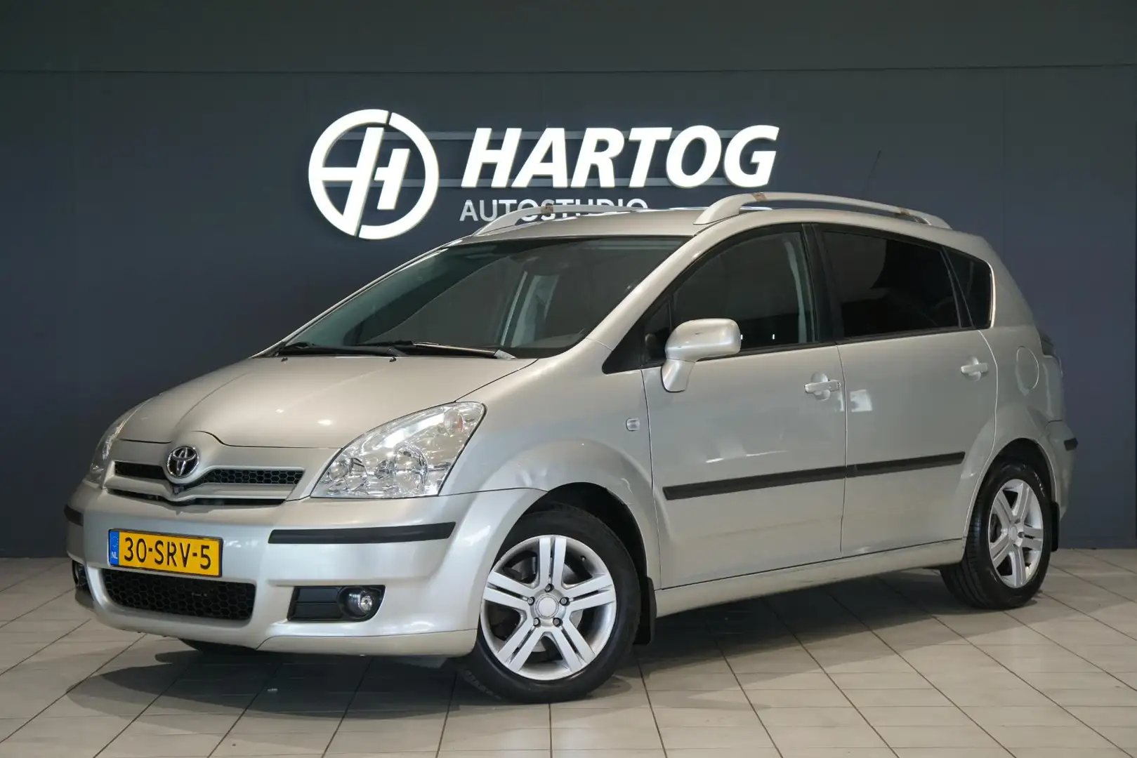 Toyota Verso 1.8 VVT-i Terra 7p. AUTOMAAT + CAMERAS / TREKHAAK Gris - 1