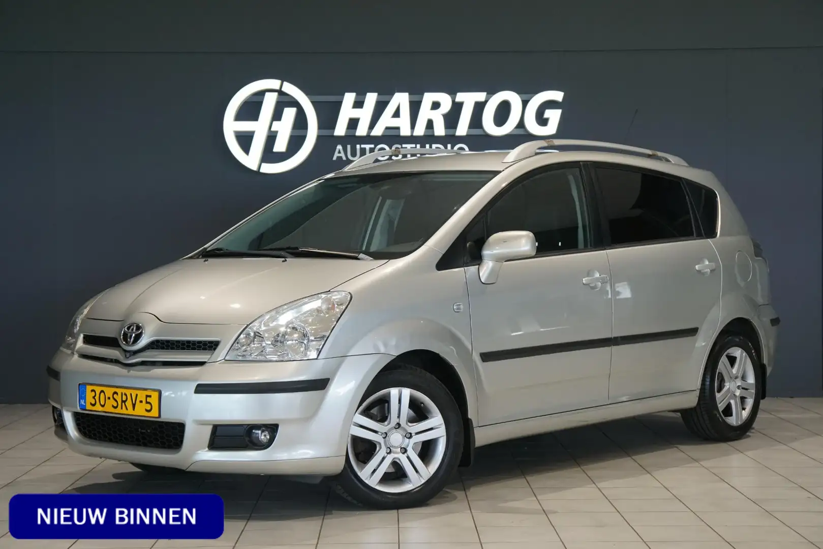 Toyota Verso 1.8 VVT-i Terra 7p. AUTOMAAT + CAMERAS / TREKHAAK Grijs - 1