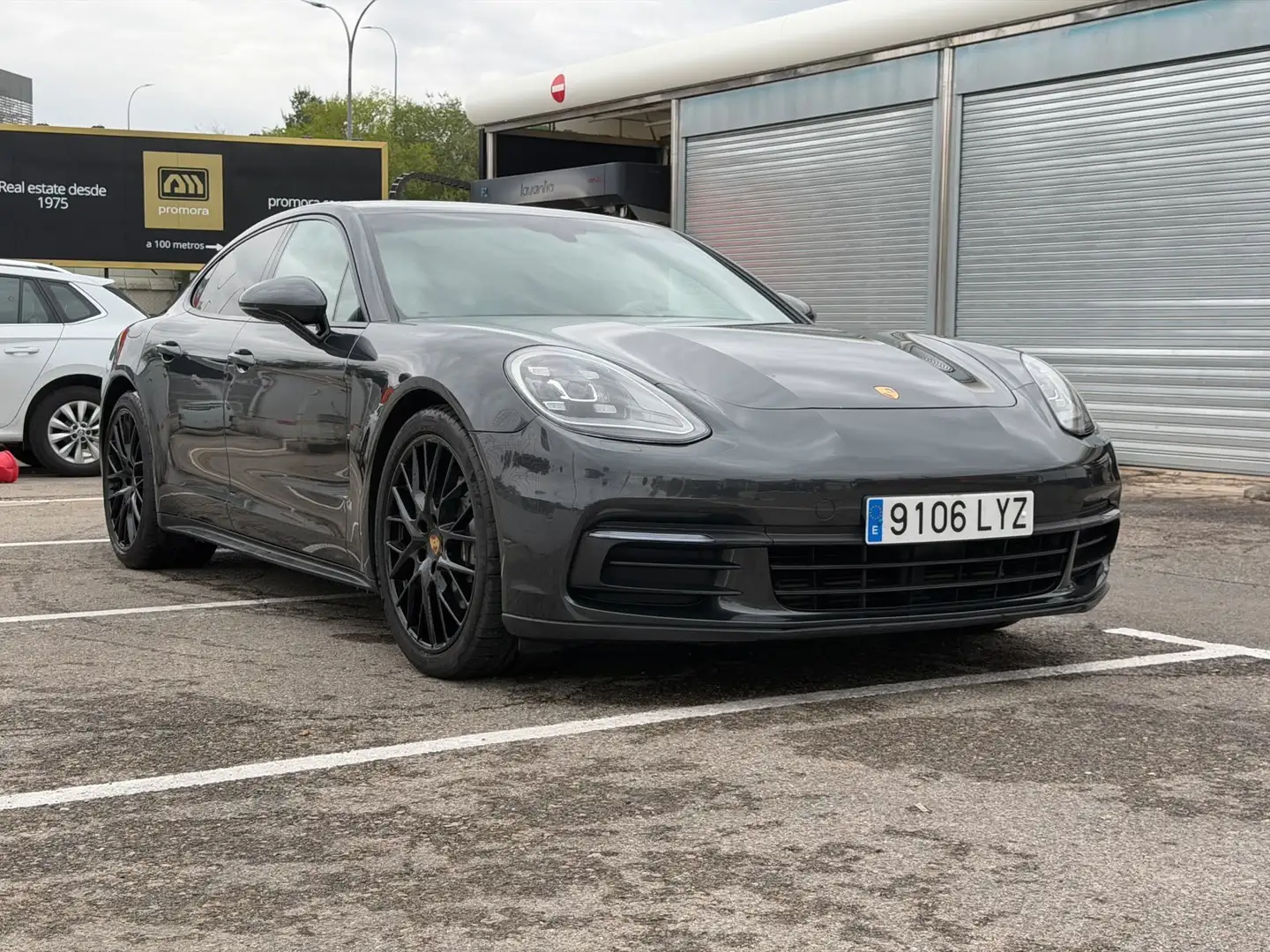 Porsche Panamera - 1
