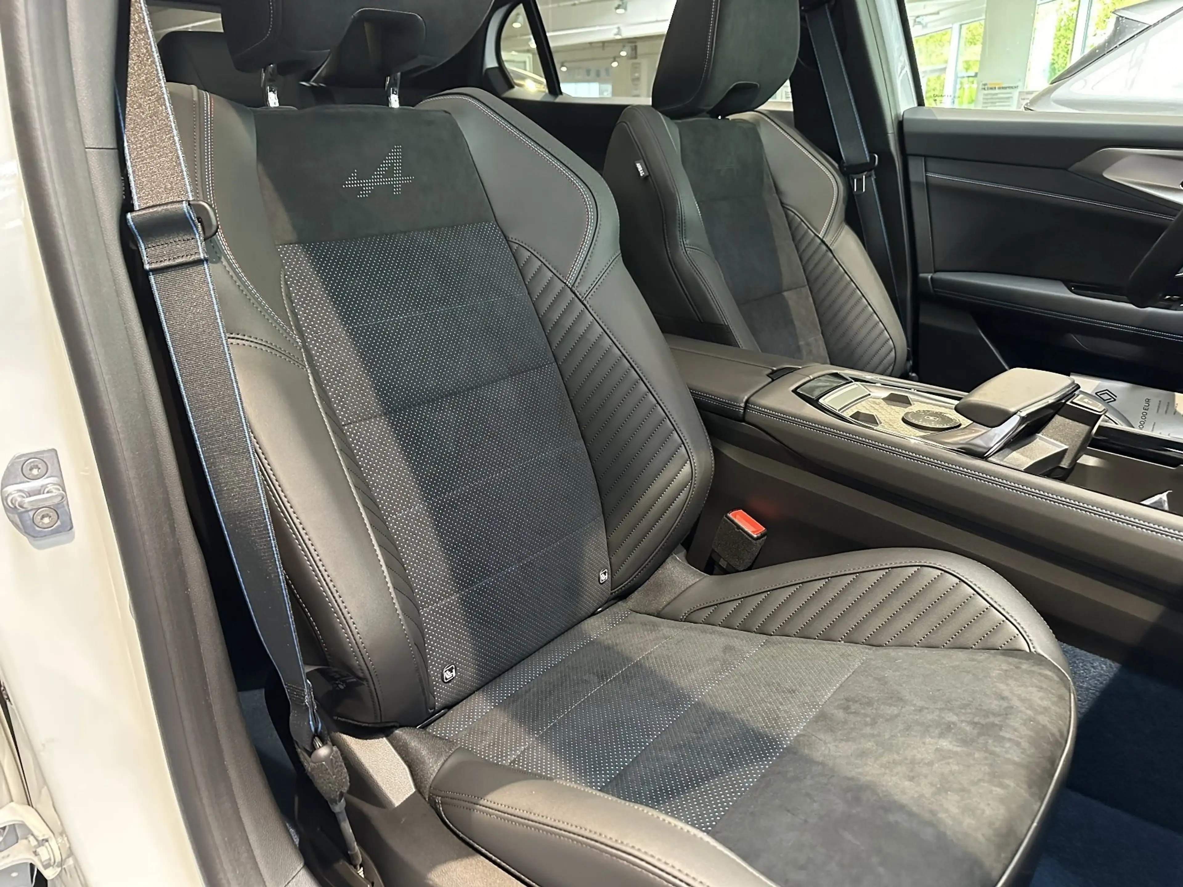 Renault Rafale Atelier Alpine Hyper Hybrid 4x4-300 PS — photo 11
