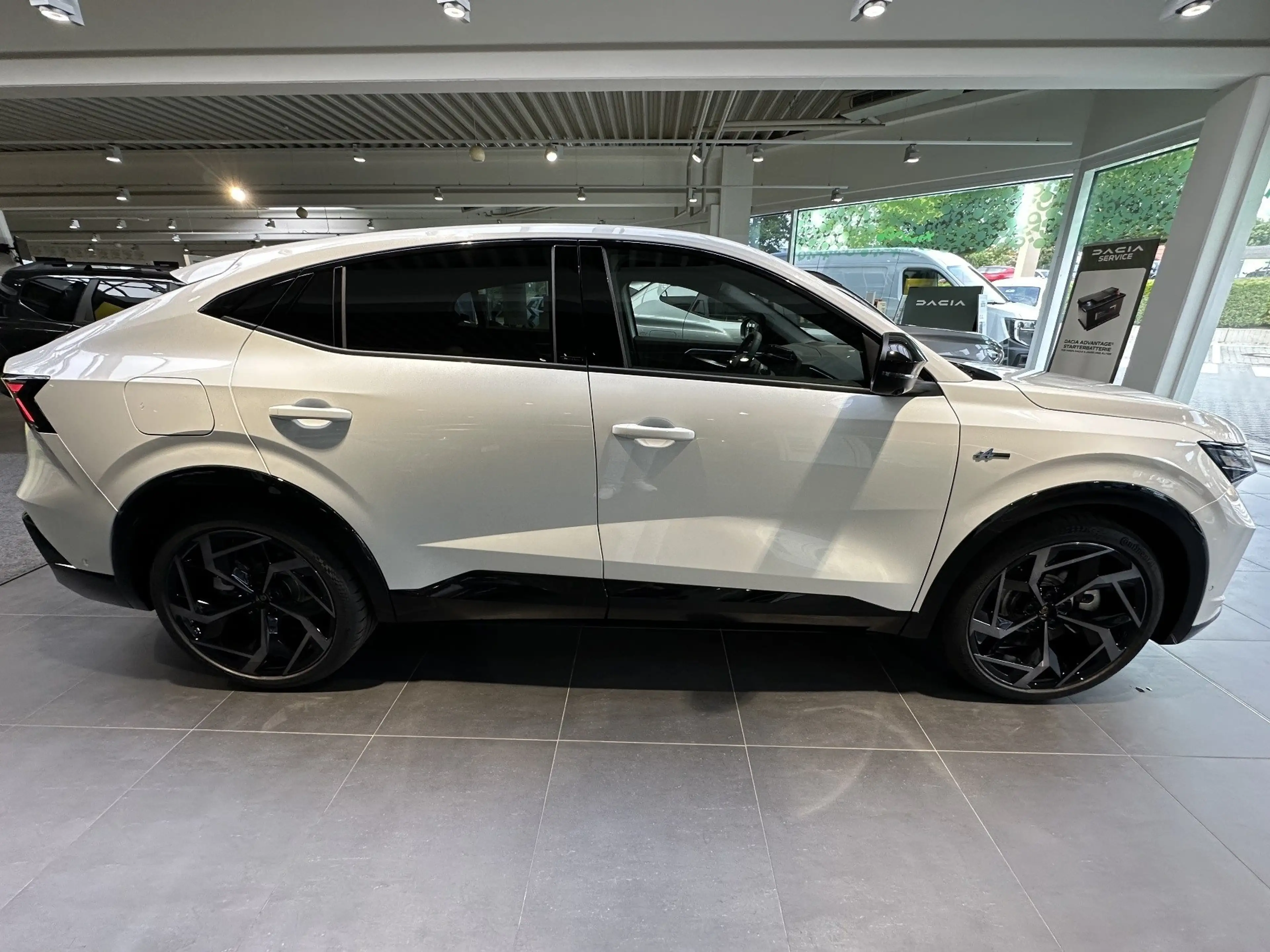 Renault Rafale Atelier Alpine Hyper Hybrid 4x4-300 PS — photo 7