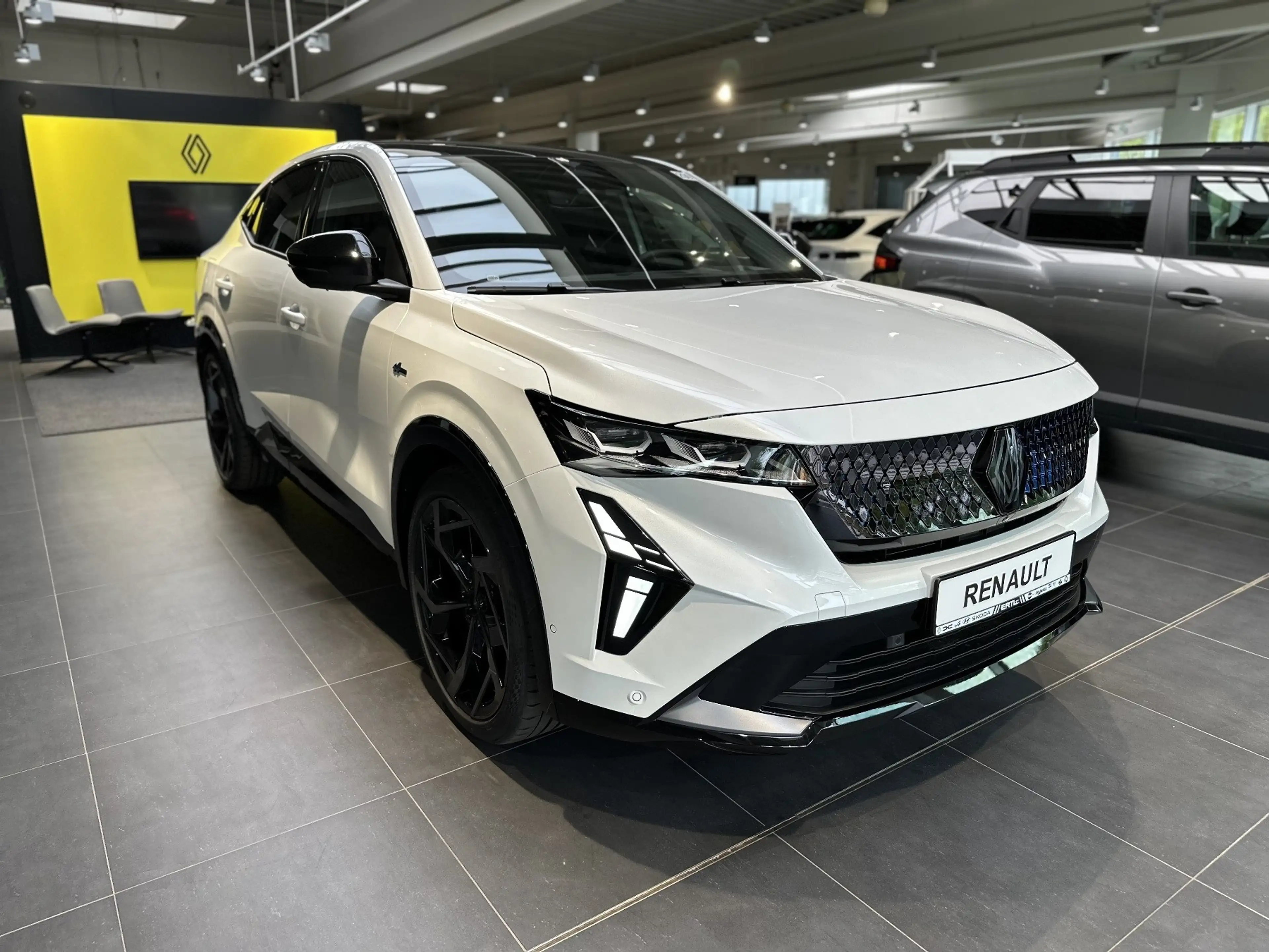 Renault Rafale Atelier Alpine Hyper Hybrid 4x4-300 PS — photo 6