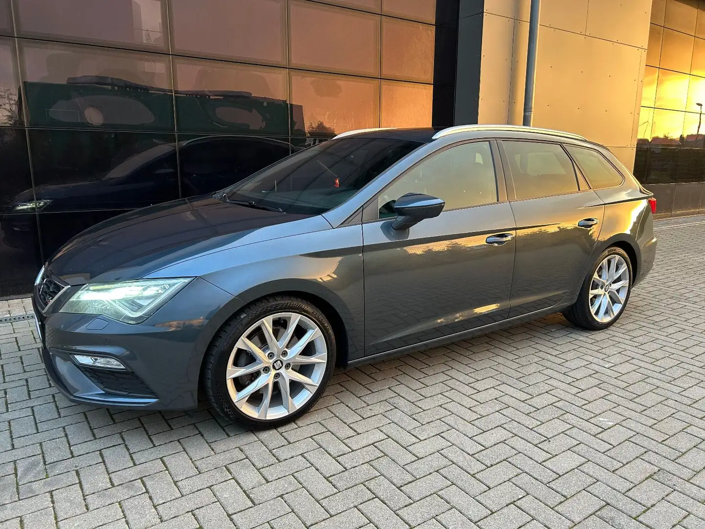 SEAT Leon ST FR 1. Hd.|Leder|Pano|Virt.Cockpit|Keyles Gris - 1