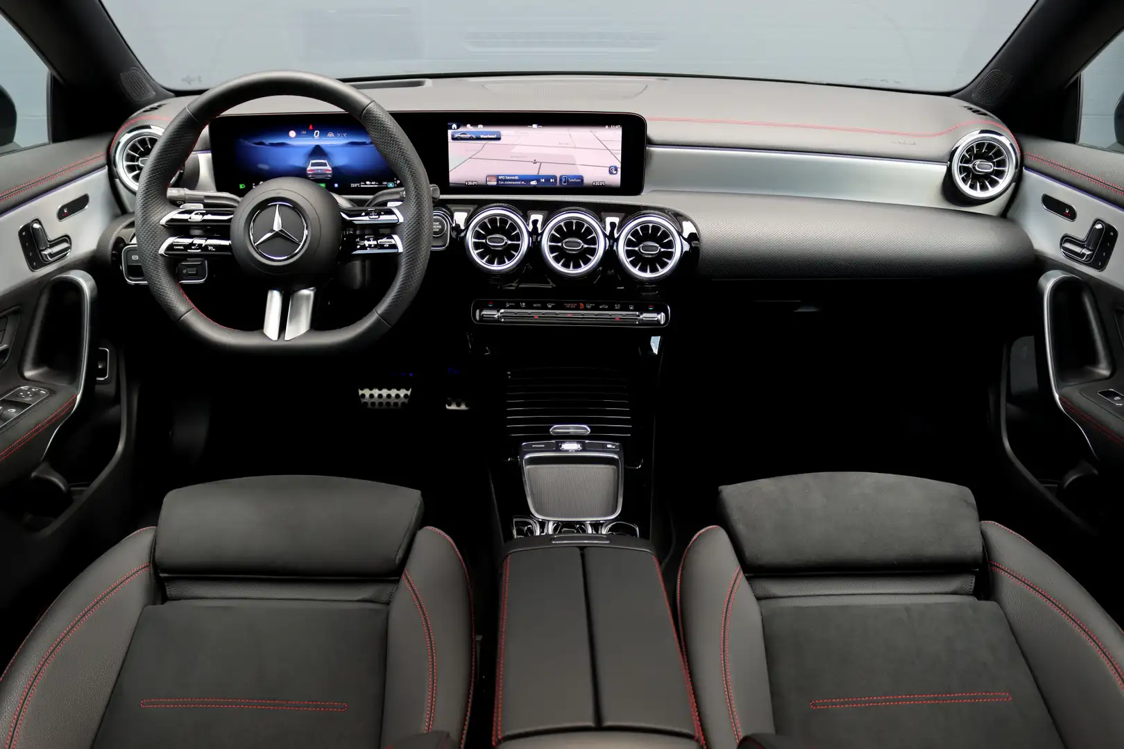 Mercedes-Benz CLA 250 e Star Edition AMG Line | Facelift | Panoramadak | Zwart - 2