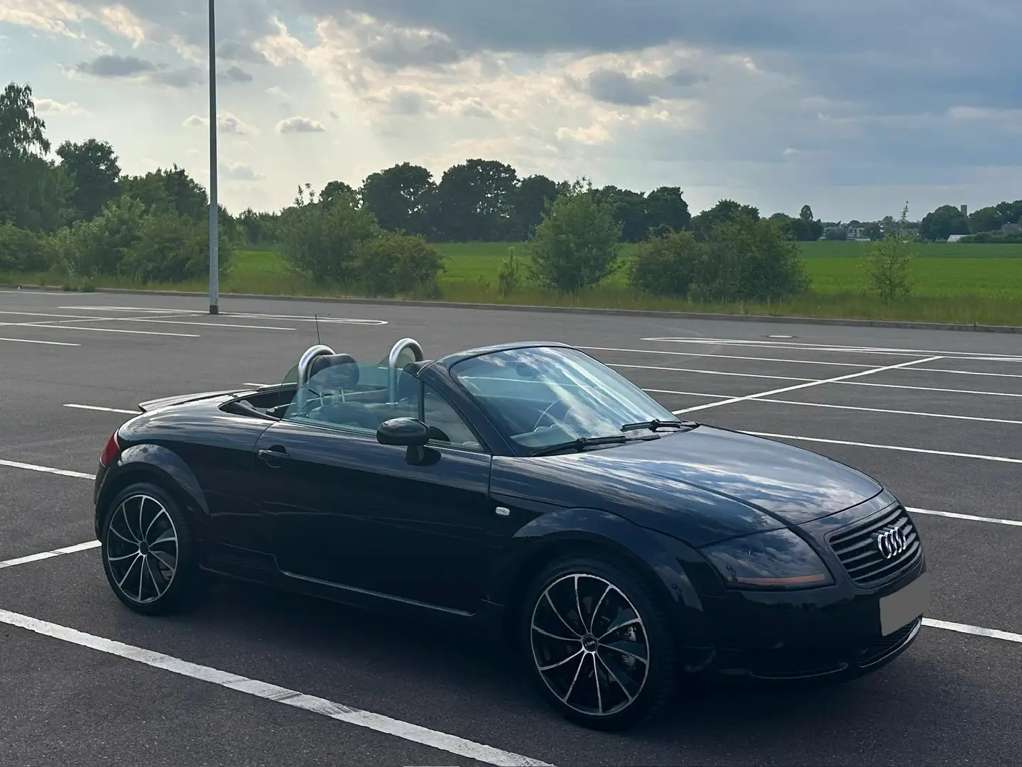 Audi TT Roadster 1.8 T SEHR SAUBER TEMPOMAT KLIMAAUTOMATIK Negru - 2