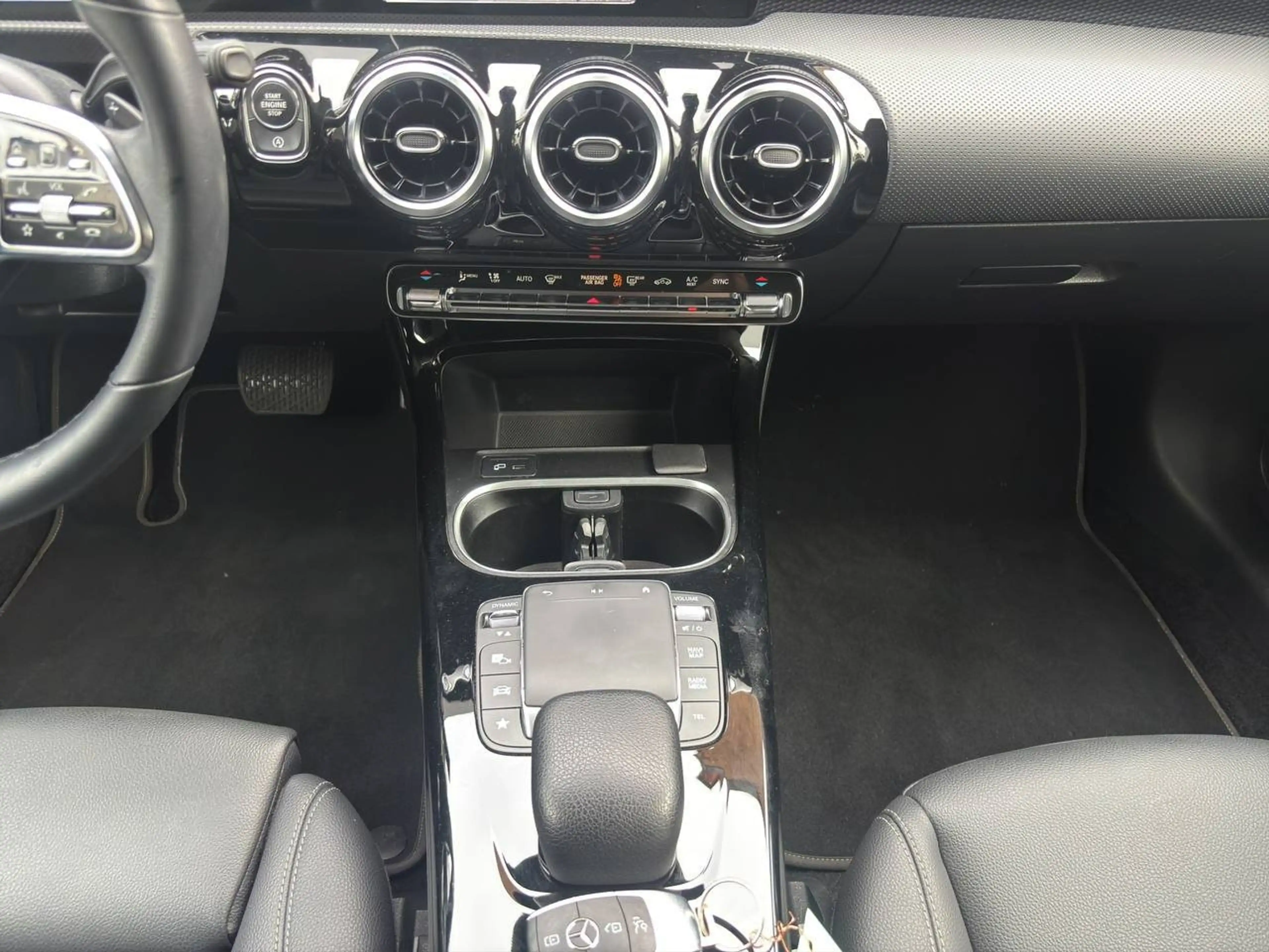 Mercedes-Benz CLA 200 CLA 200 d SB | MULTIBEAM | MBUX | 18" | DAB | LED — photo 15