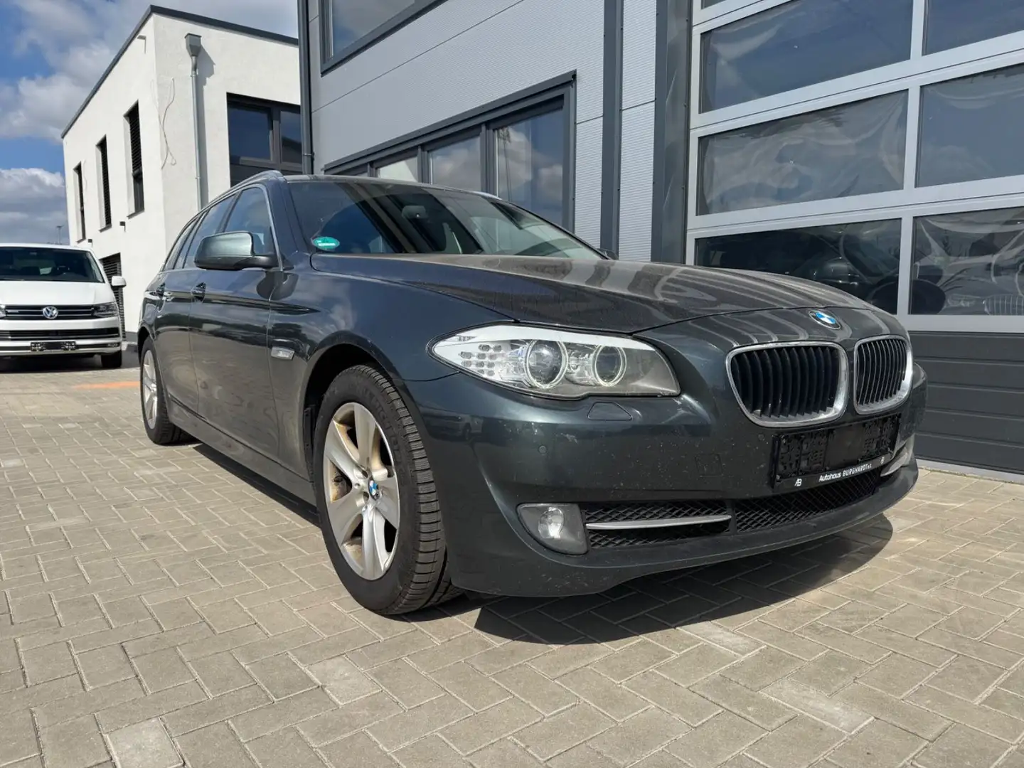 BMW 530 d xDrive Touring A SoftClose NaviProf Сірий - 1