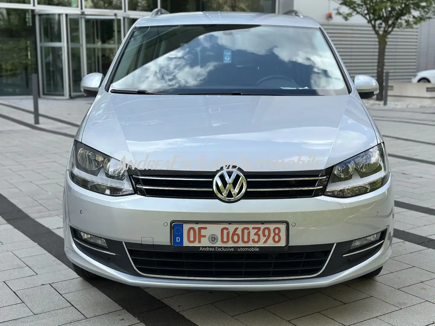 Volkswagen Sharan Highline BMT 4Motion 7 SITZER/AHK/NAVI Silber - 2