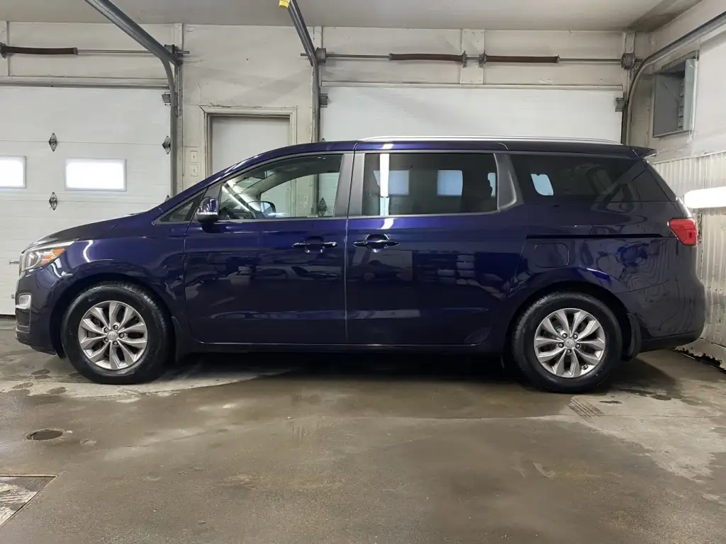 2020 Kia Sedona LX+, photo 2