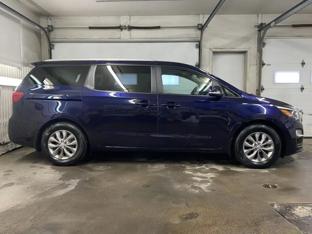 2020 Kia Sedona LX+, photo 6