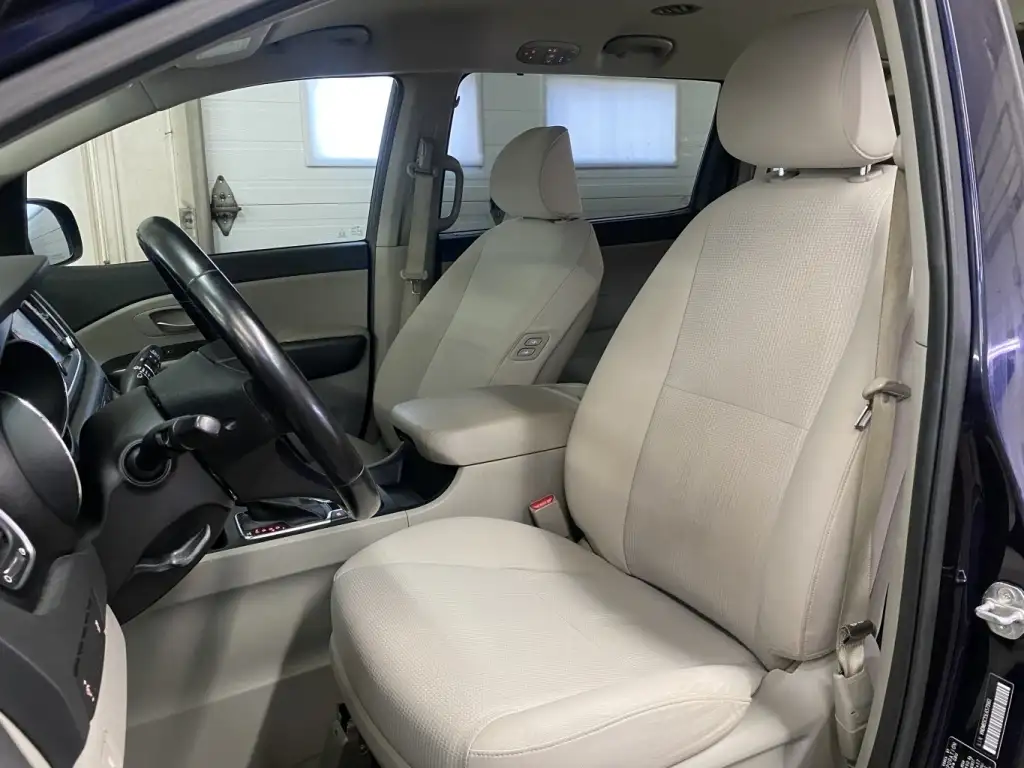 2020 Kia Sedona LX+, photo 10