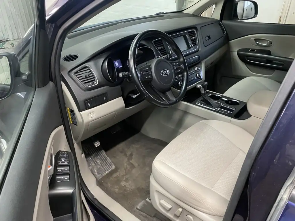 2020 Kia Sedona LX+, photo 9