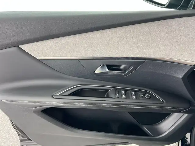 Peugeot 3008 view 11