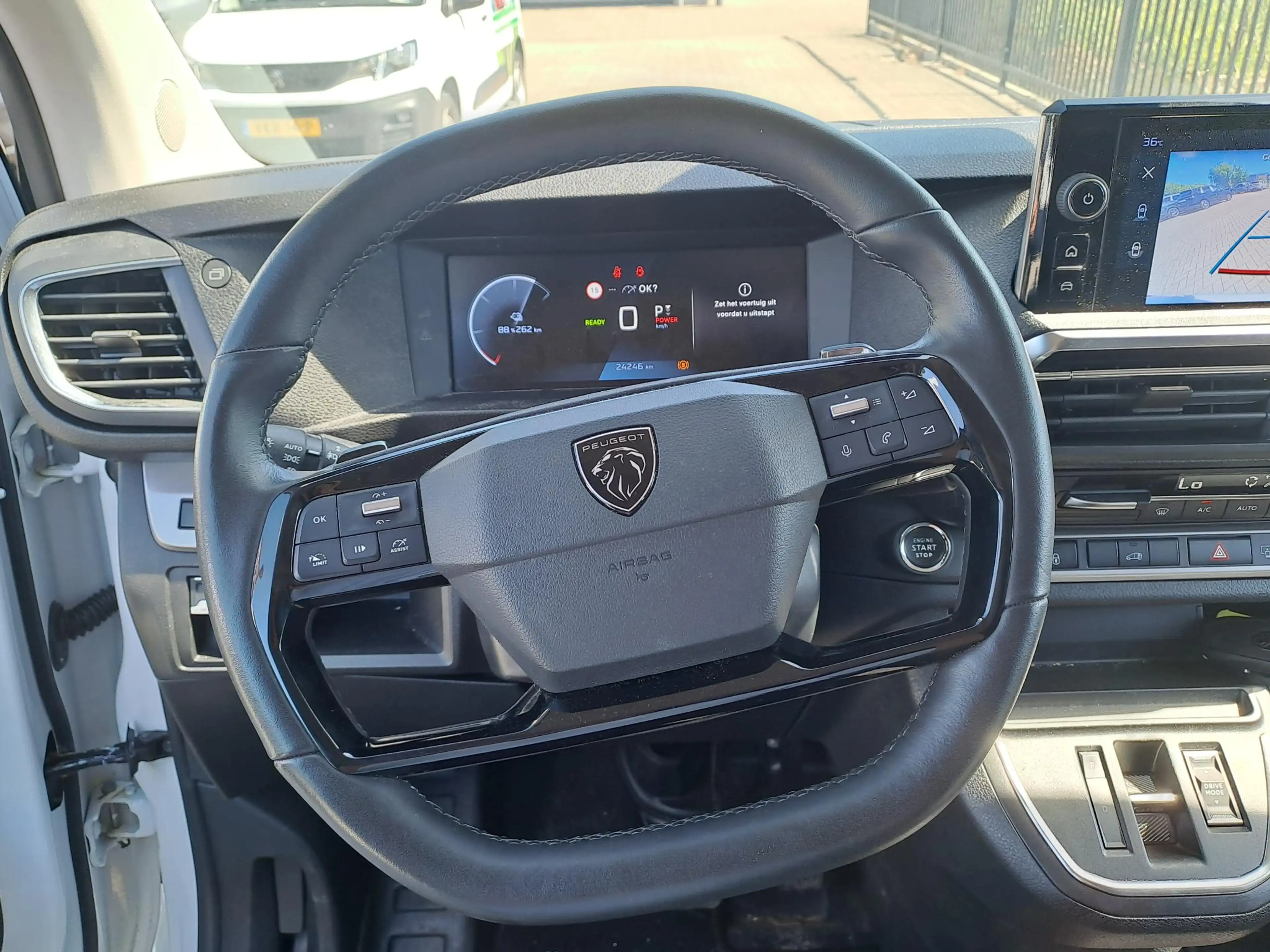 Peugeot e-Expert EV L2 75 kWh | Camera | Climate control | Apple Ca — photo 14