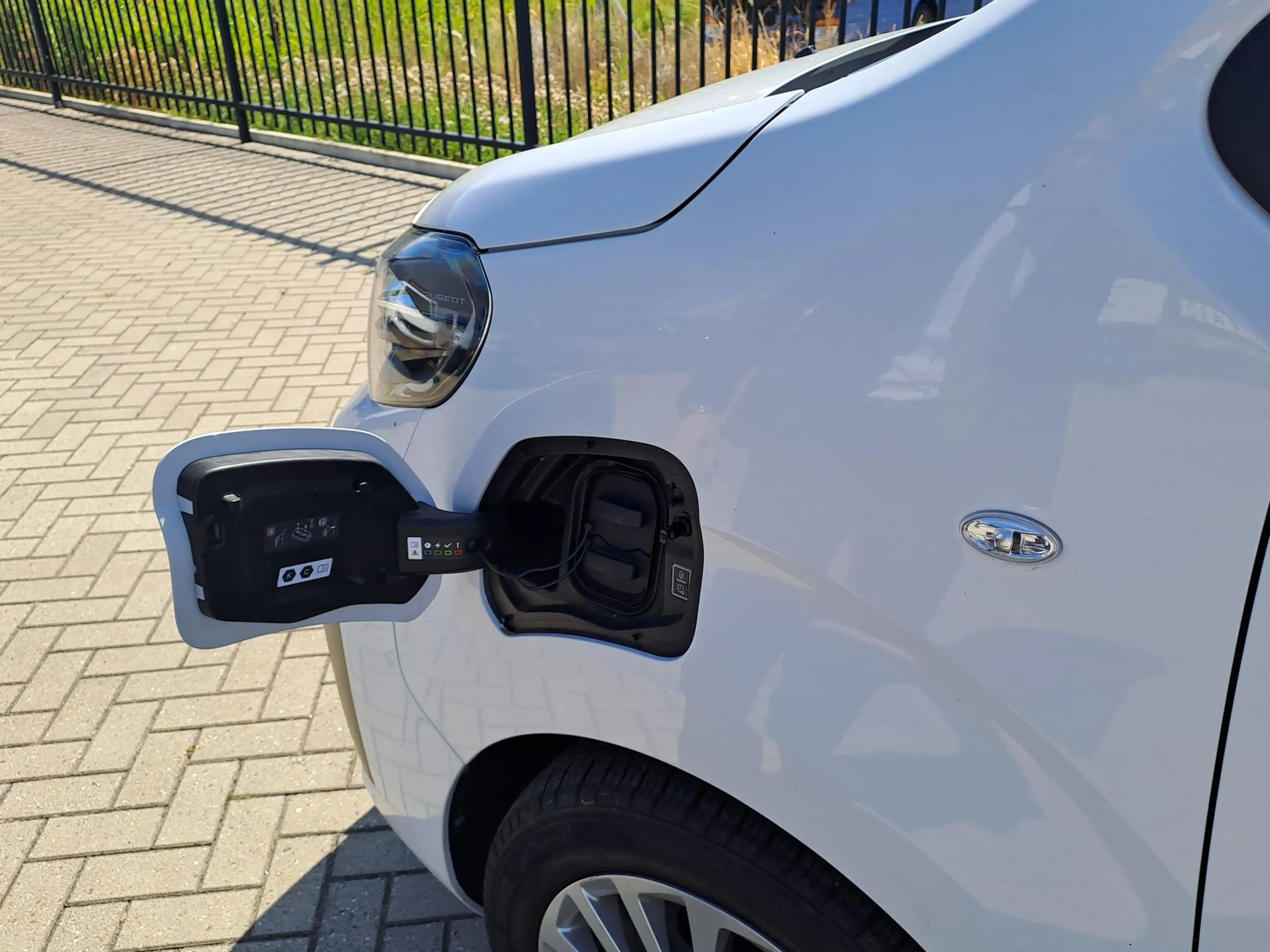 Peugeot e-Expert EV L2 75 kWh | Camera | Climate control | Apple Ca — photo 8