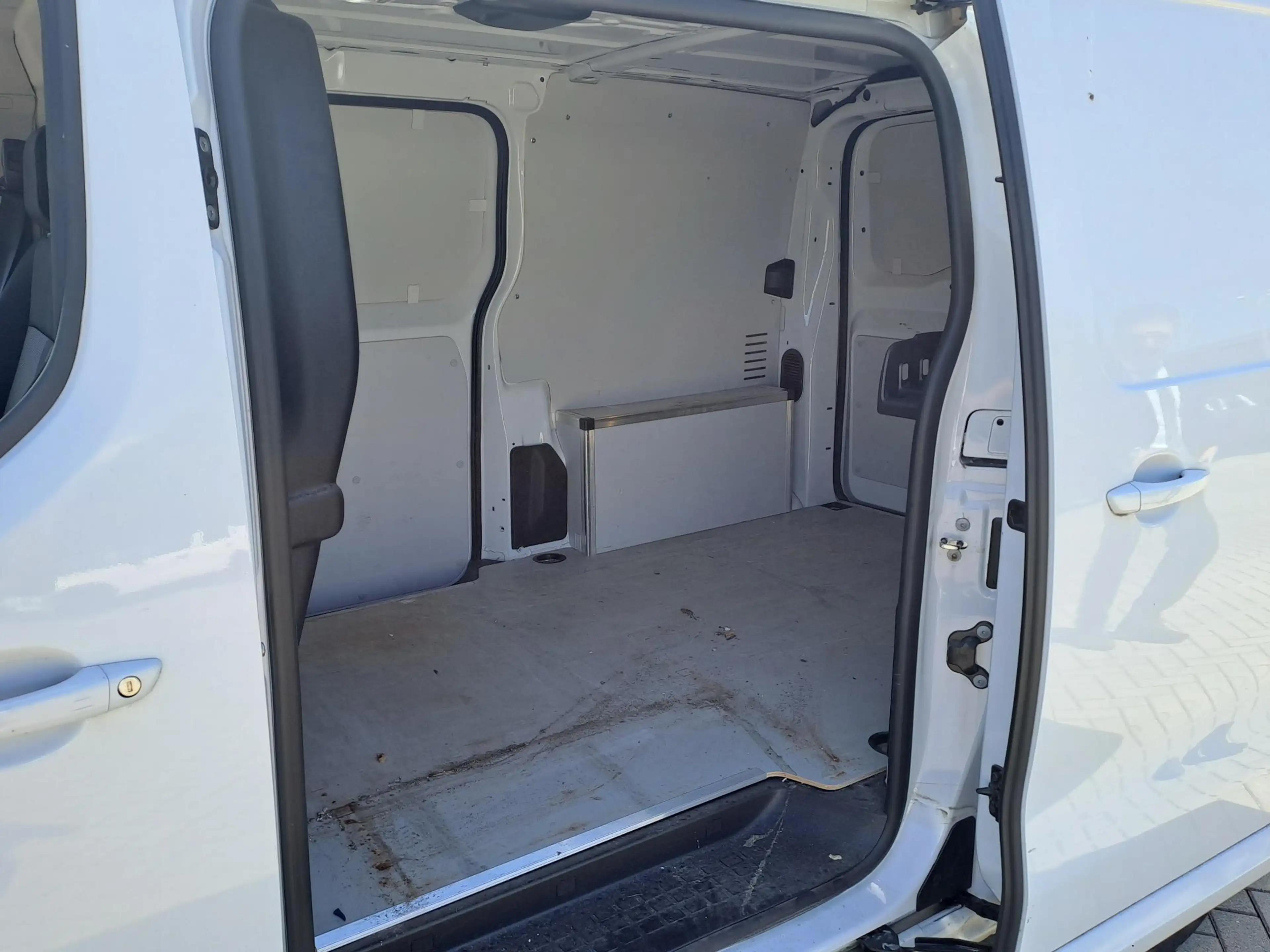 Peugeot e-Expert EV L2 75 kWh | Camera | Climate control | Apple Ca — photo 3
