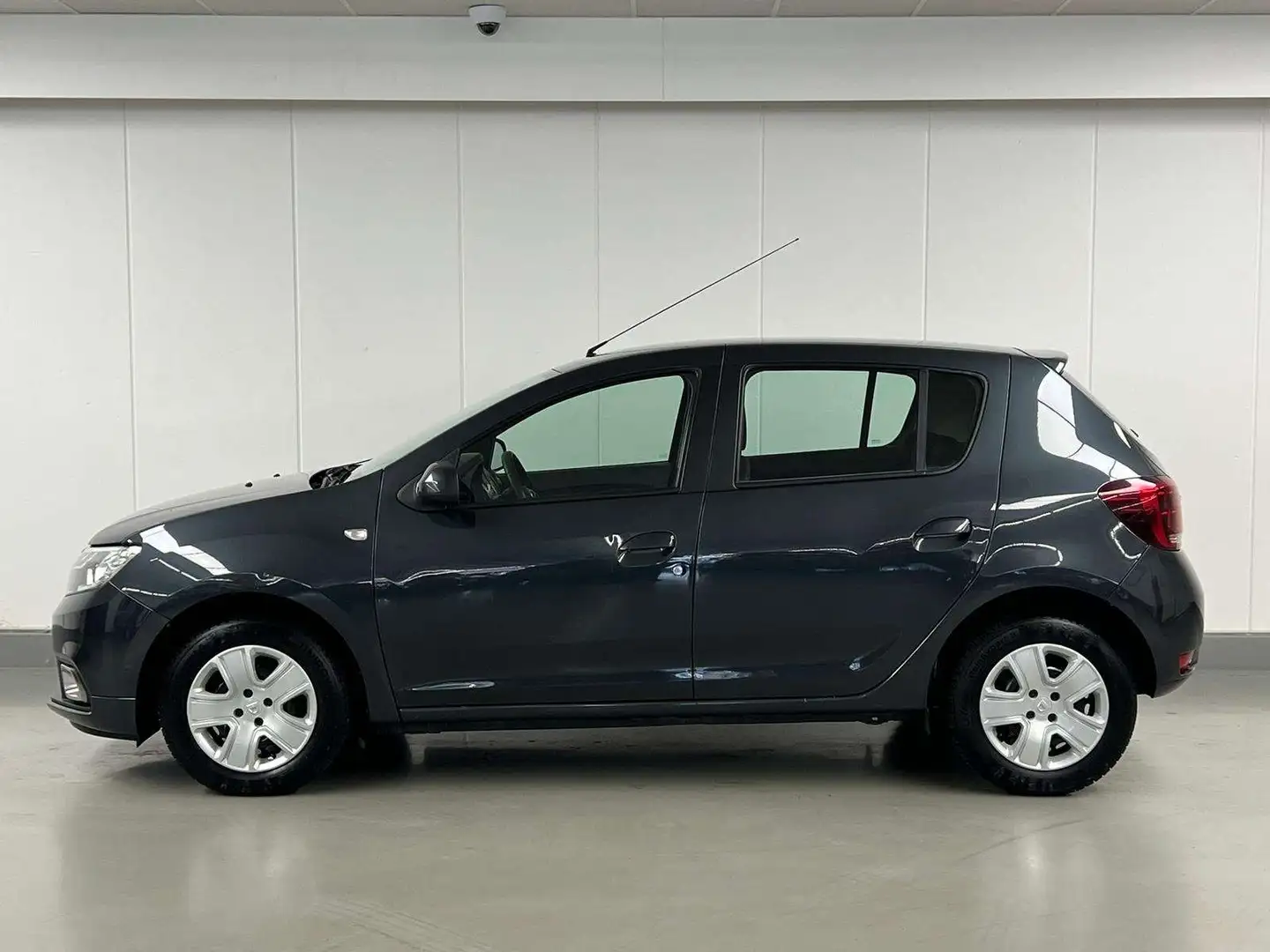 Dacia Sandero 1.0I 73CV LAUREATE  69000 KM Grijs - 2