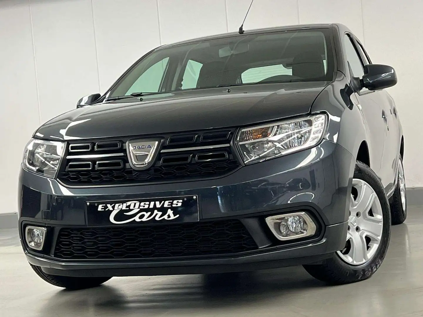 Dacia Sandero 1.0I 73CV LAUREATE  69000 KM Grijs - 1