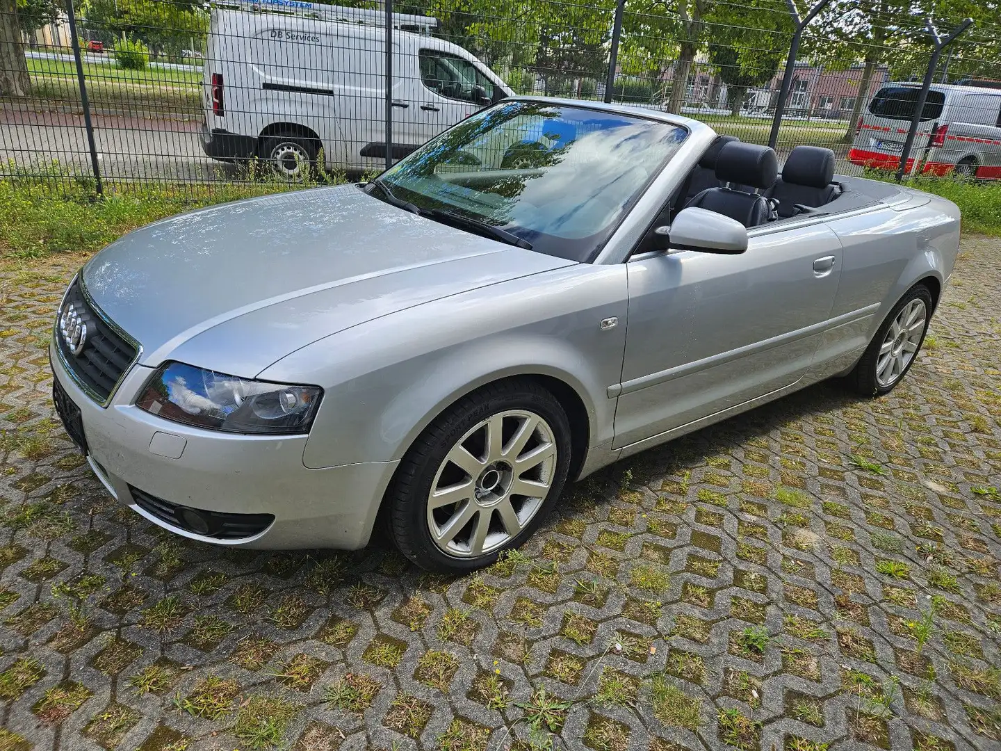 Audi A4 Cabriolet 2.4 Silber - 1