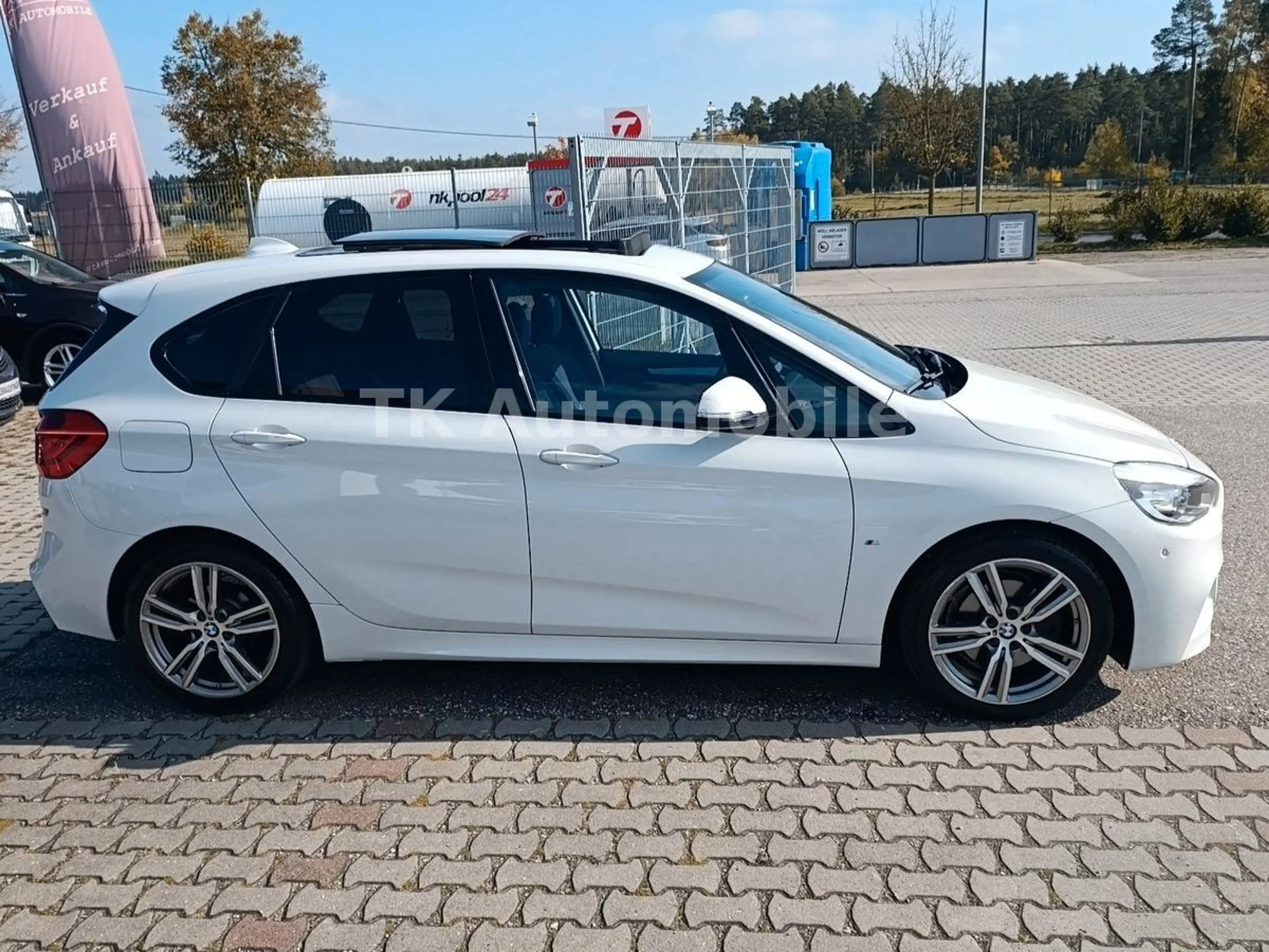 BMW 220 2  Tourer M-Paket/PANO/HUD/SHZ/LED/KAM/TOP! — photo 4