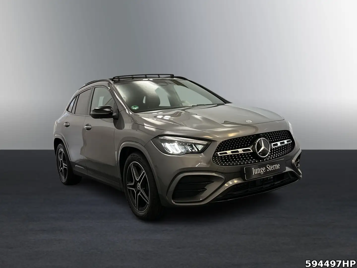 Mercedes-Benz GLA 200 AMG  Night Pano AHK DISTRONIC 360° Ambie Grau - 2