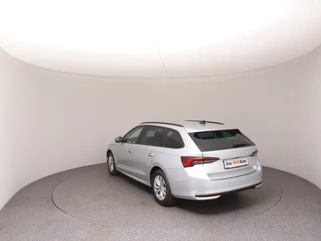 Skoda Octavia view 5